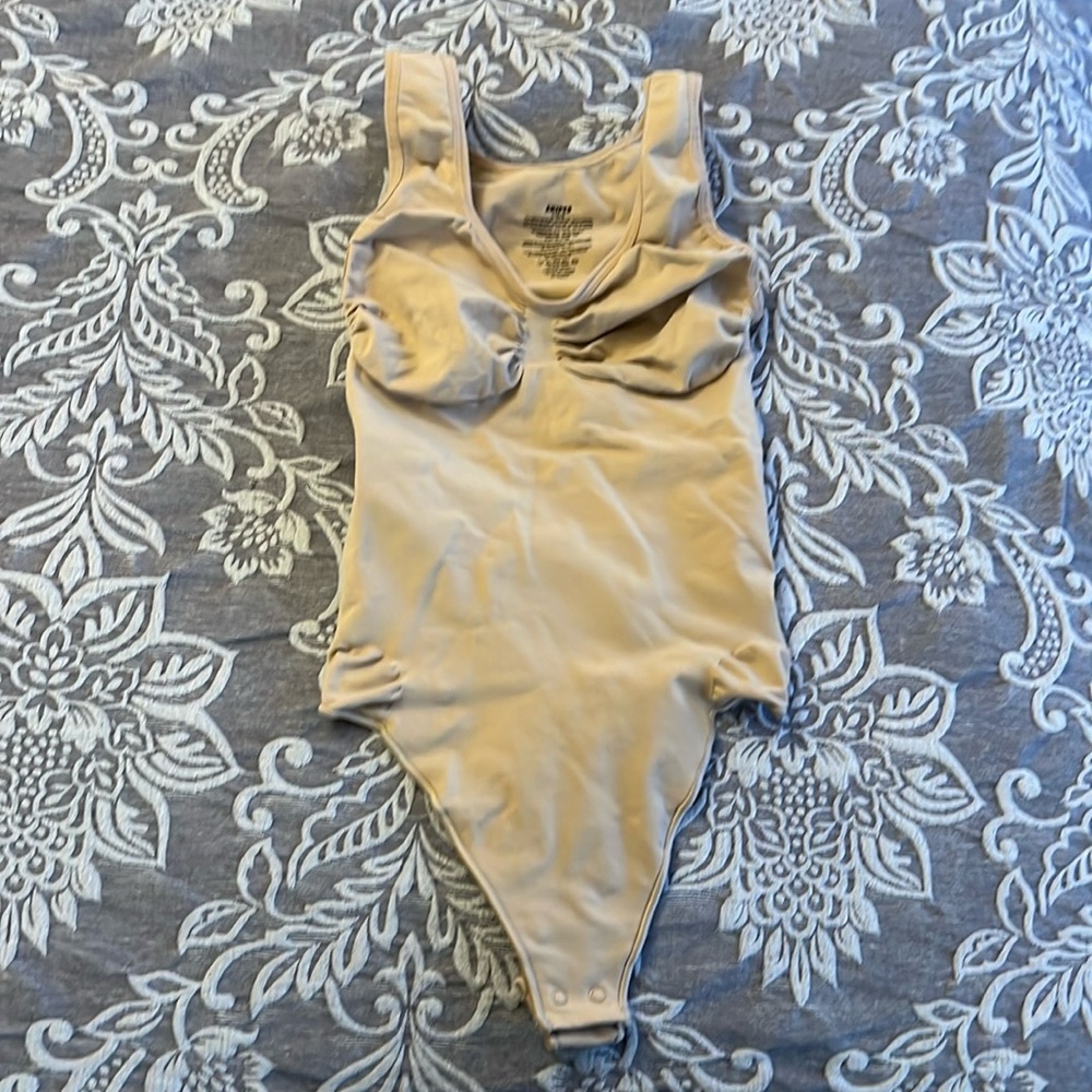 SKIMS shaper bodysuit thing NWOT